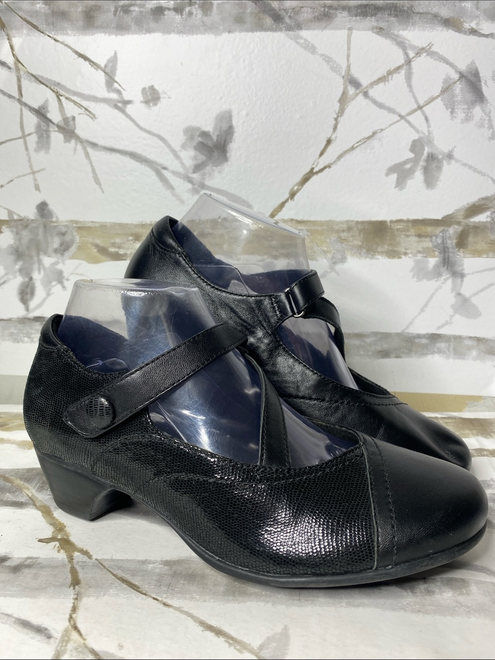 Aravon Portia Mary Jane Booties